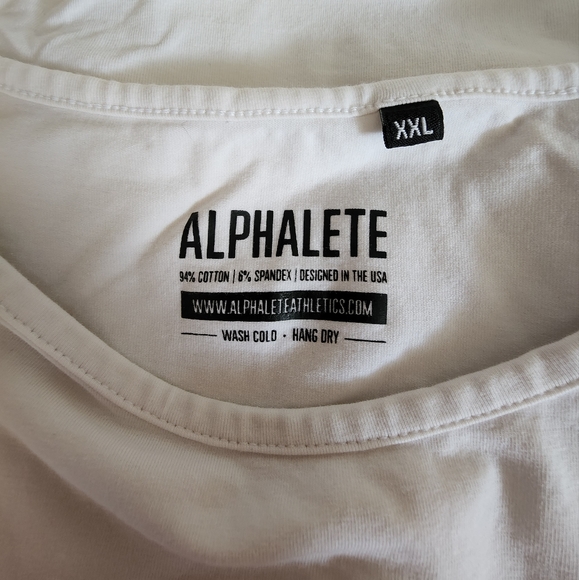 ALPHALETE- Men's Essential Scoop Neck Tee - Picture 2 of 3
